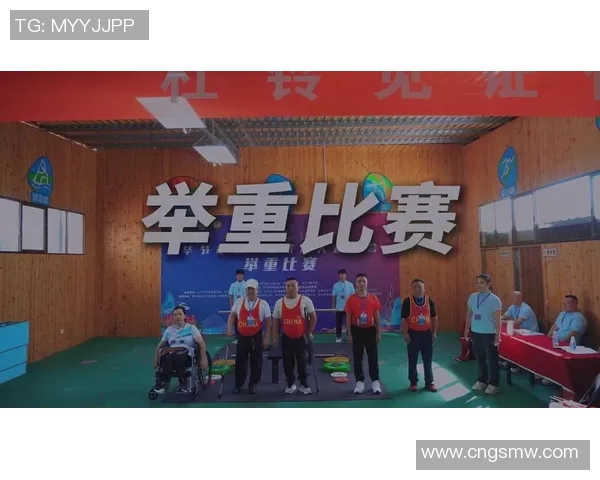 举重运动员的力量与毅力：从训练到赛场的奋斗历程与精神追求